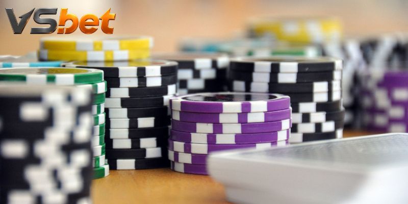 Bộ thẻ và nhịp hô tạo nên một ván Bài Chòi Online